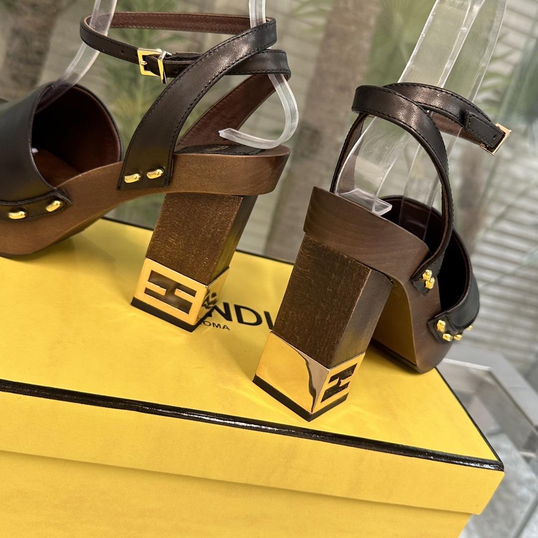 Fendi Baguette Show Clogs aus schwarzem Leder mit hohen Absätzen - EUR FASHION
