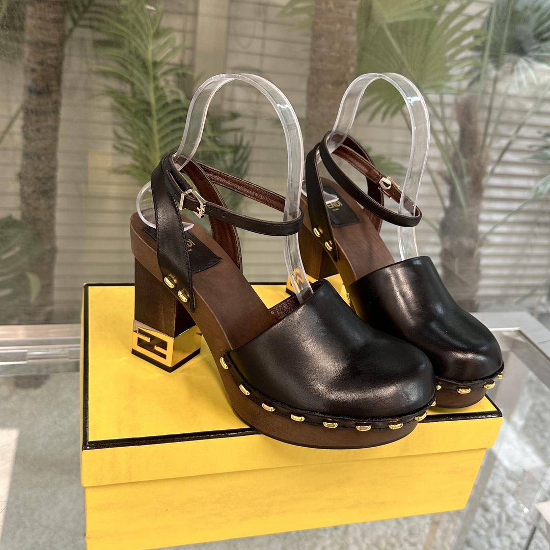 Fendi Baguette Show Clogs aus schwarzem Leder mit hohen Absätzen - EUR FASHION