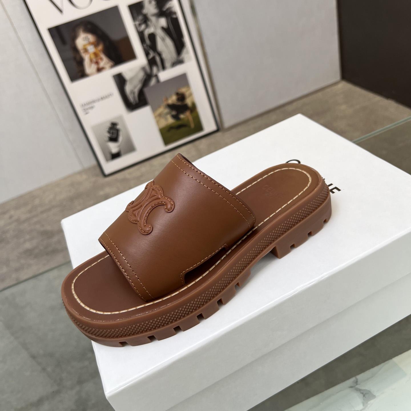 Celine Clea Triomphe Slide aus pflanzlich gegerbtem Kalbsleder - EUR FASHION