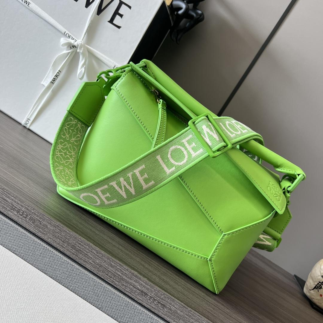 Loewe – Kleine „Puzzle Edge“-Tasche aus satiniertem Kalbsleder - EUR FASHION