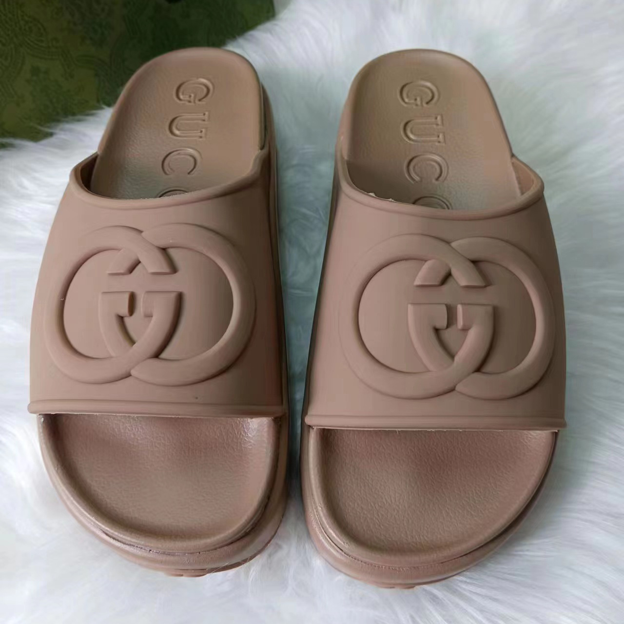 Gucci-Slide-Sandale mit ineinandergreifendem G - EUR FASHION