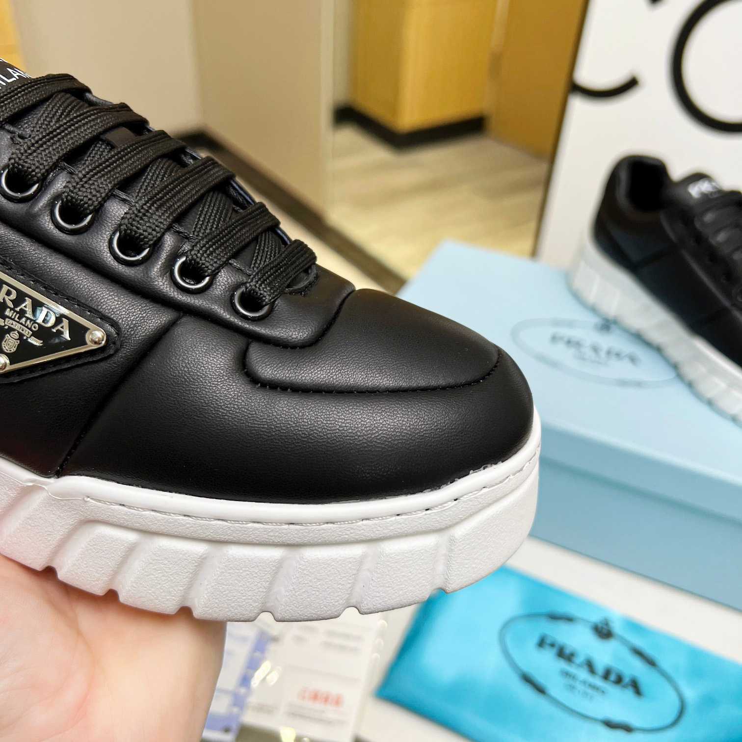 Prada gepolsterte Sneakers aus Nappaleder - EUR FASHION