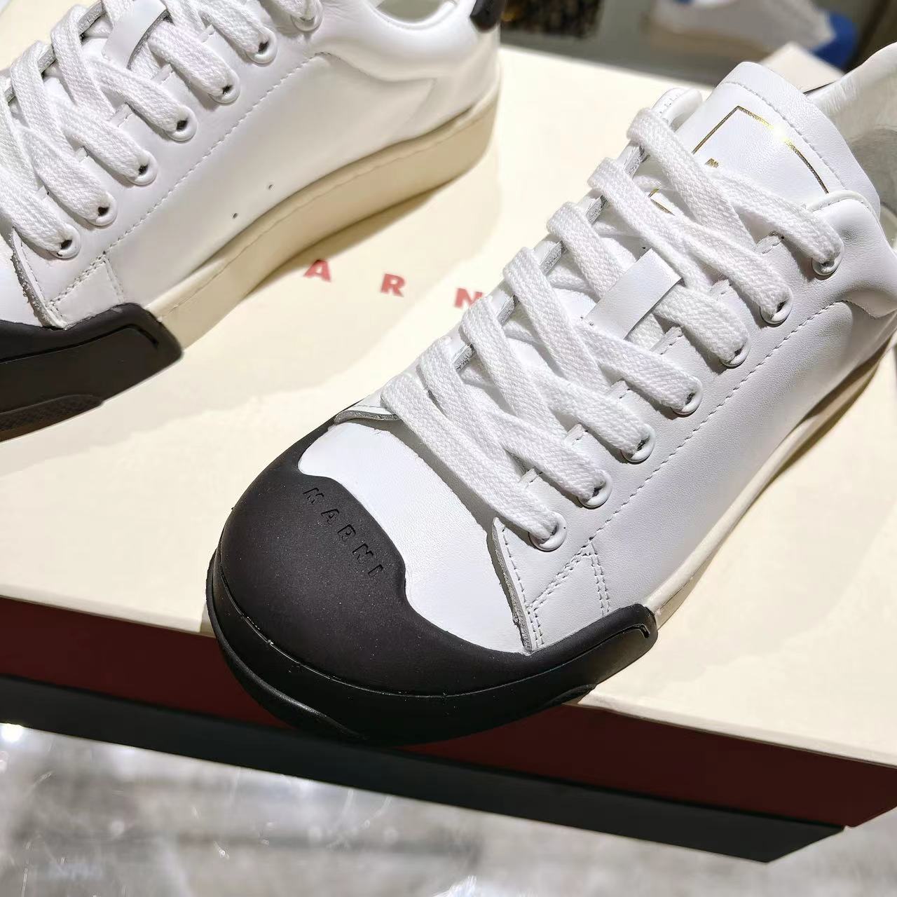 Marni Dada Bumper Sneaker aus weißem und schwarzem Leder - EUR FASHION