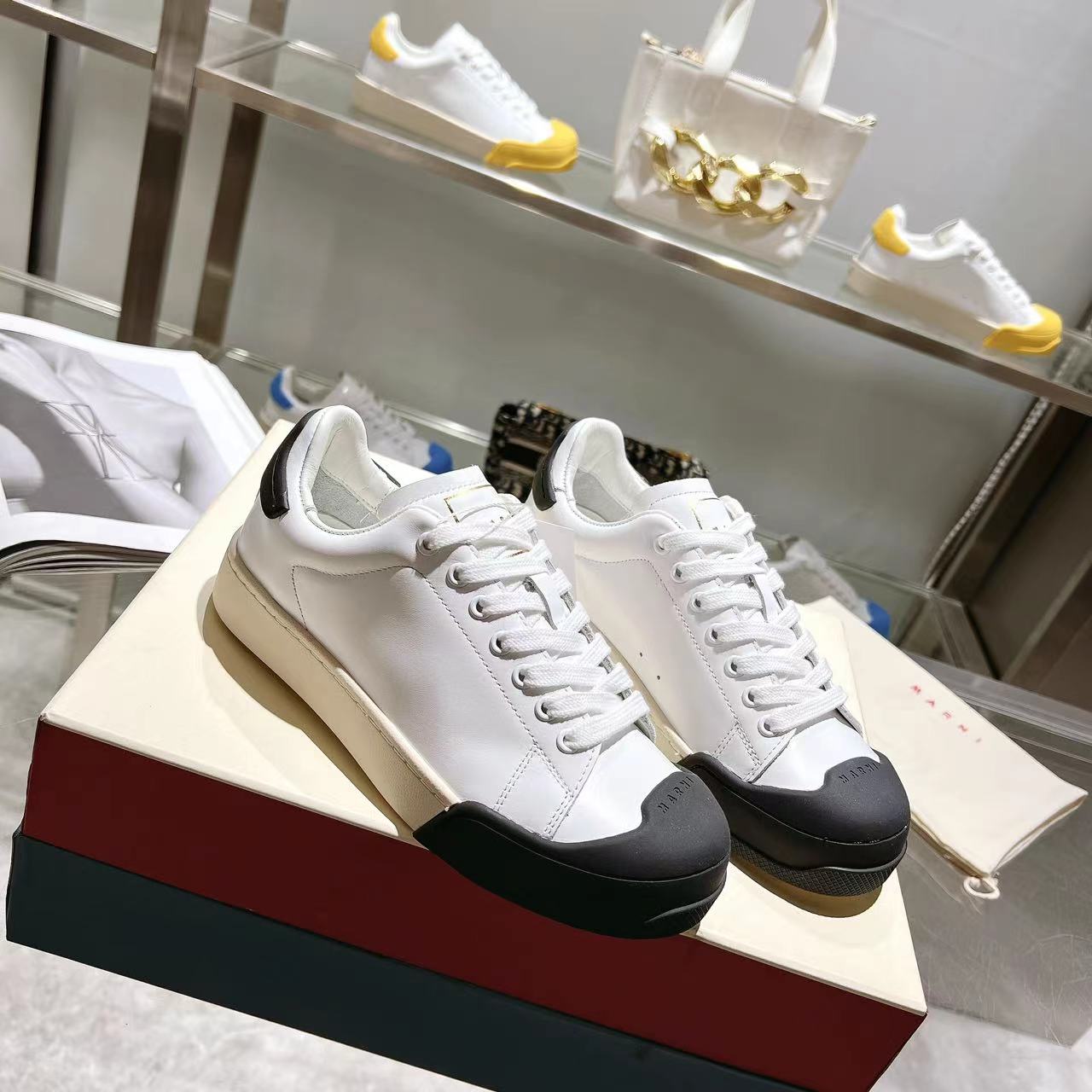 Marni Dada Bumper Sneaker aus weißem und schwarzem Leder - EUR FASHION