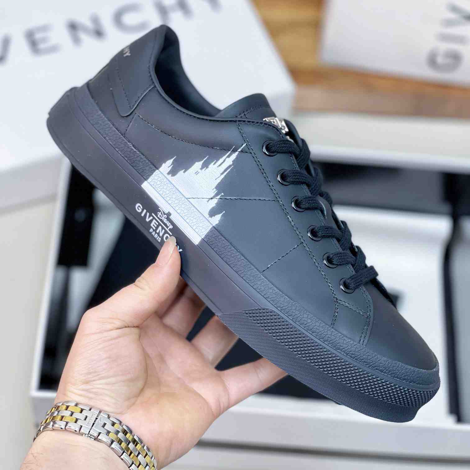 Givenchy City Sport Castle Sneakers aus Leder - EUR FASHION