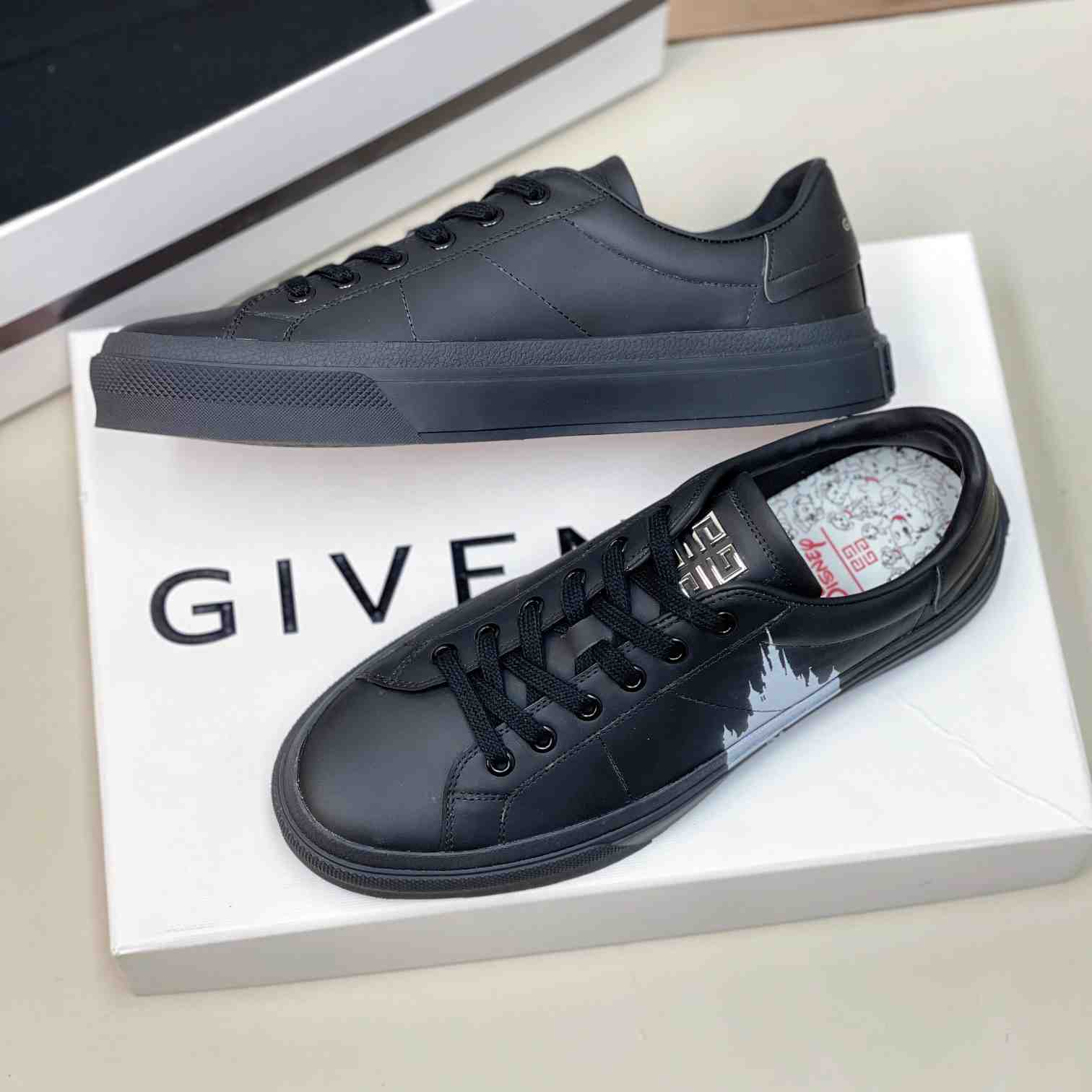 Givenchy City Sport Castle Sneakers aus Leder - EUR FASHION