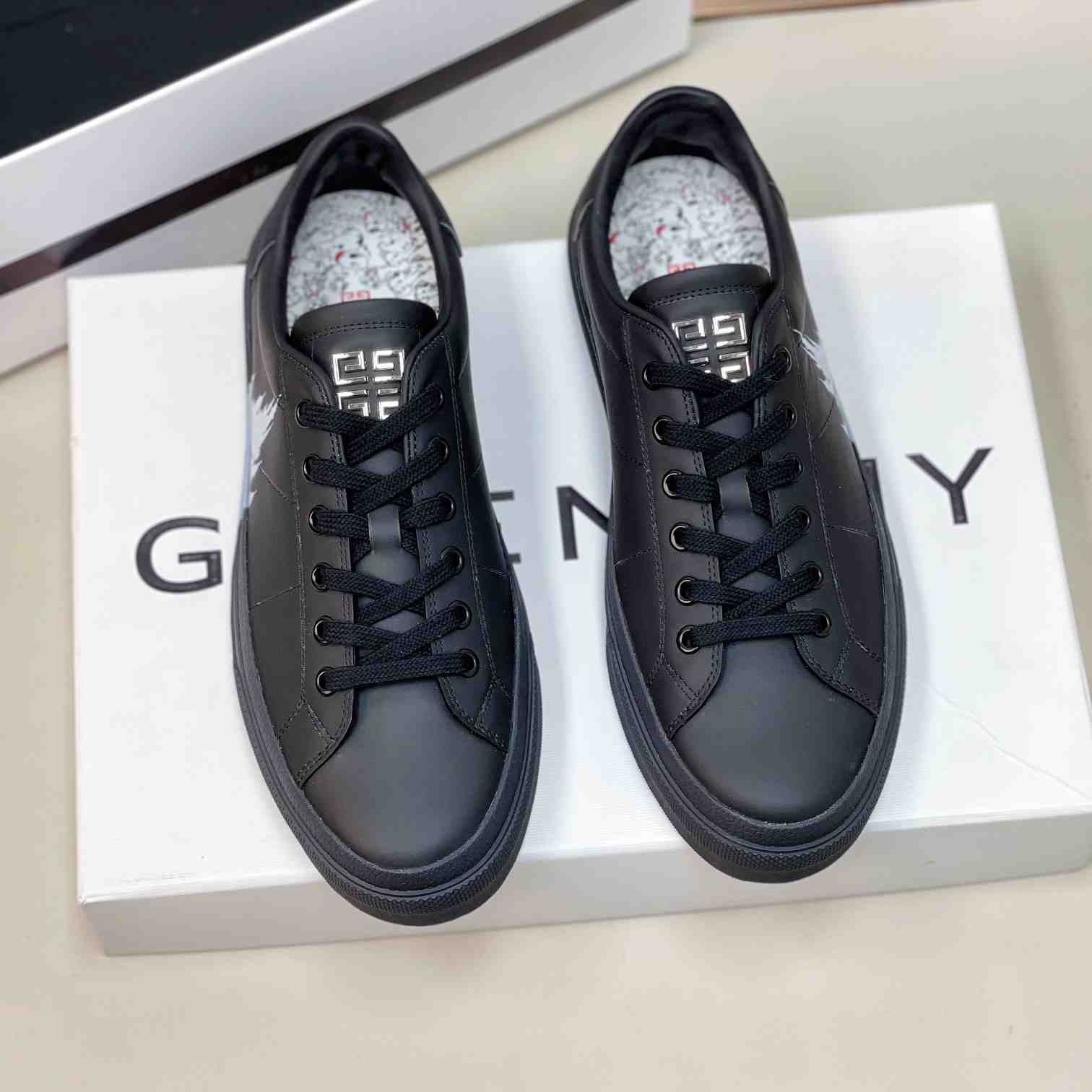 Givenchy City Sport Castle Sneakers aus Leder - EUR FASHION