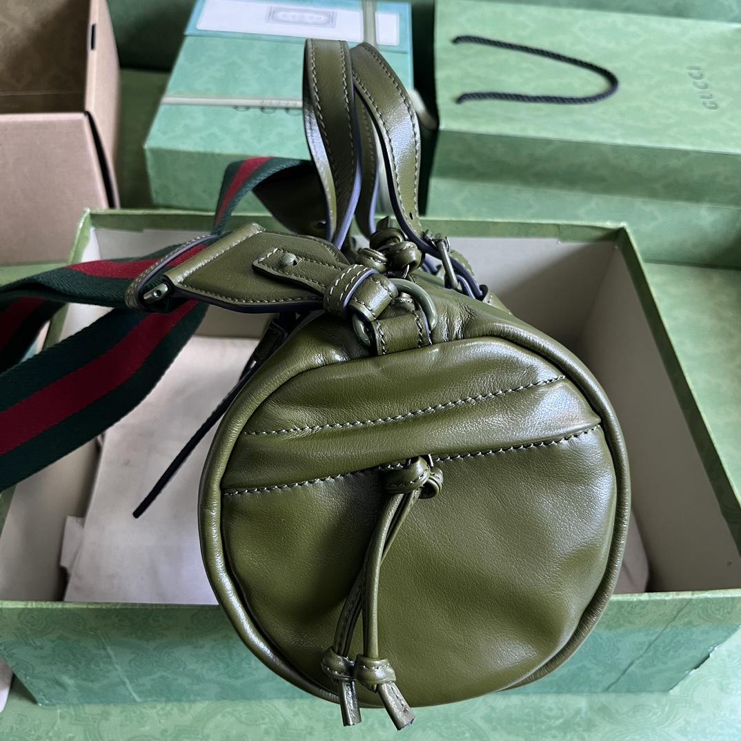 Kleine Gucci-Reisetasche mit farblich abgestimmtem Doppel-GG (28,5–16–16 cm) - EUR FASHION