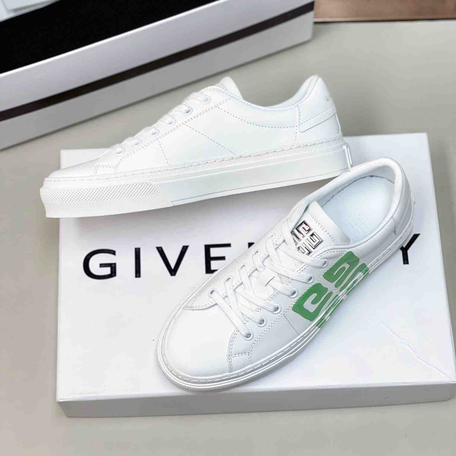 Givenchy City Sport Sneakers aus Leder - EUR FASHION