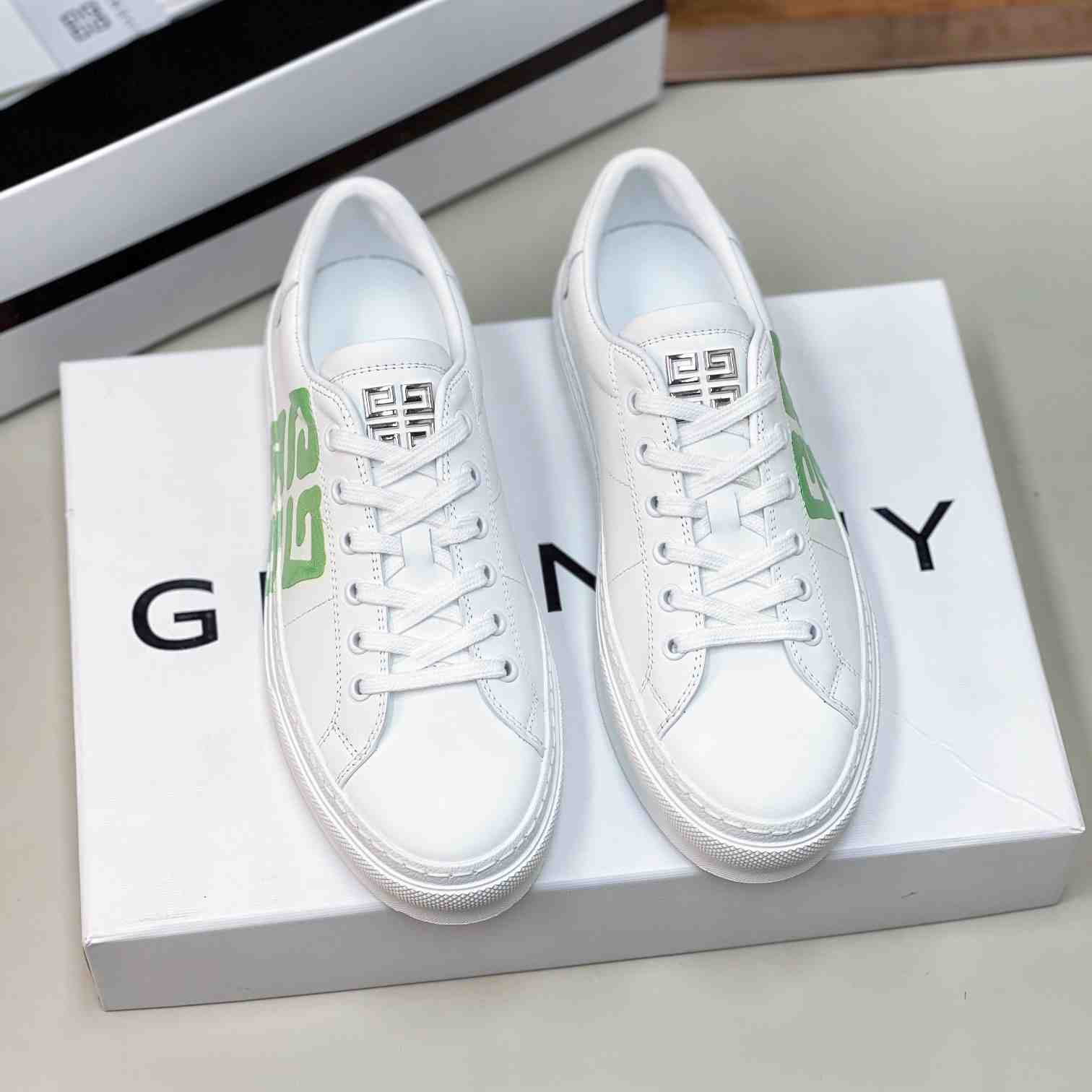 Givenchy City Sport Sneakers aus Leder - EUR FASHION