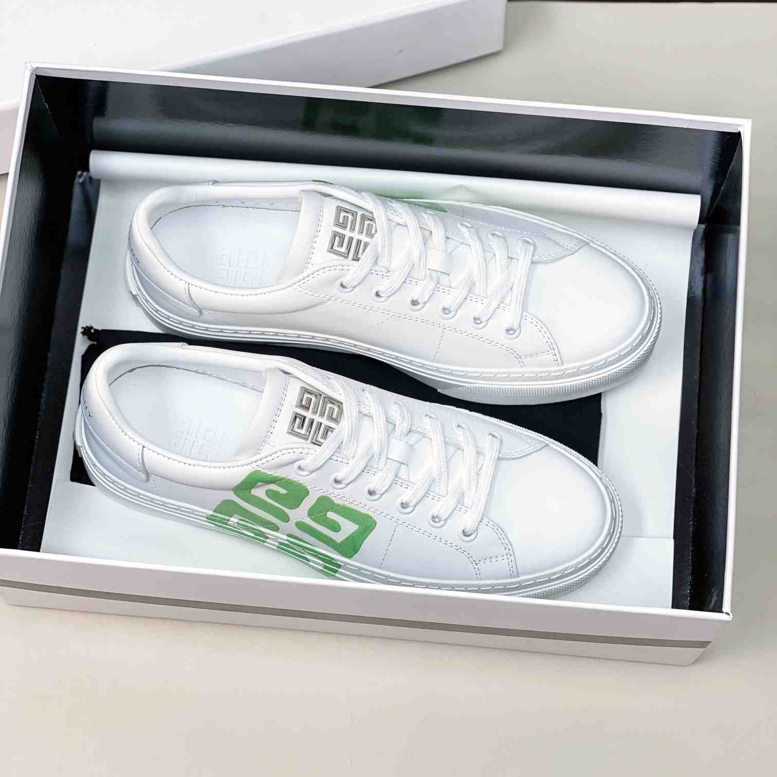 Givenchy City Sport Sneakers aus Leder - EUR FASHION