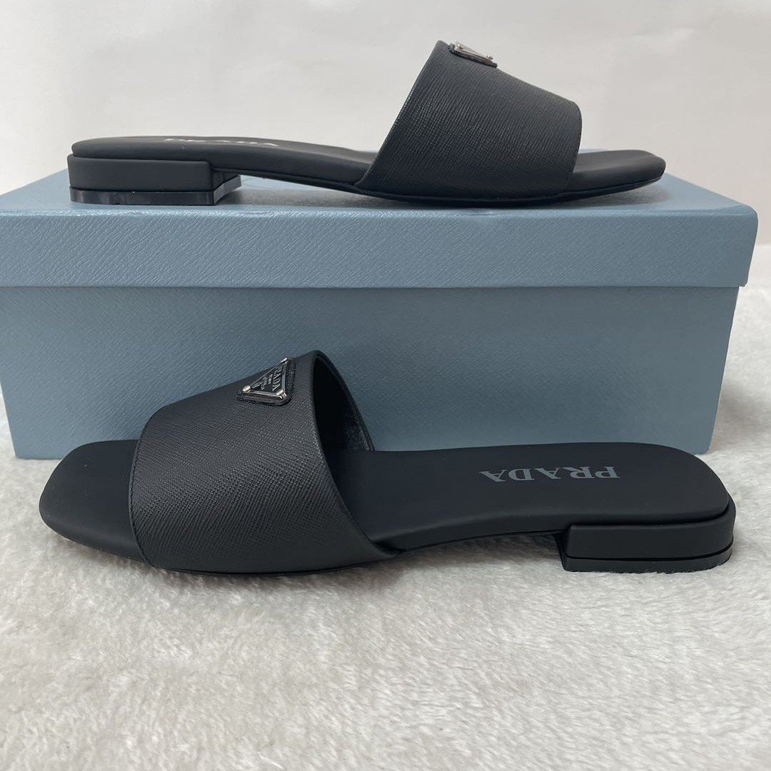 Prada-Slipper aus Saffiano-Leder - EUR FASHION