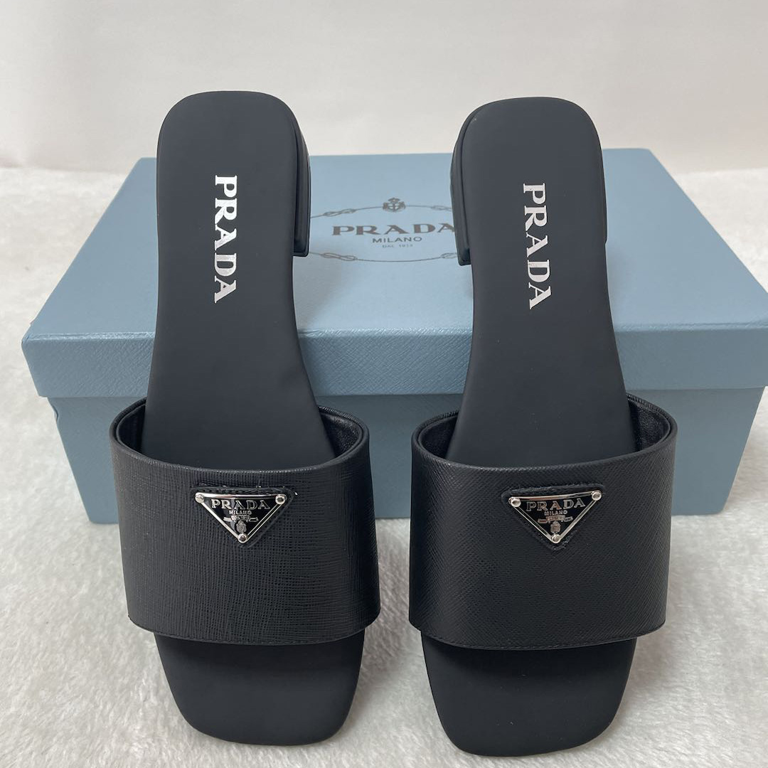 Prada-Slipper aus Saffiano-Leder - EUR FASHION