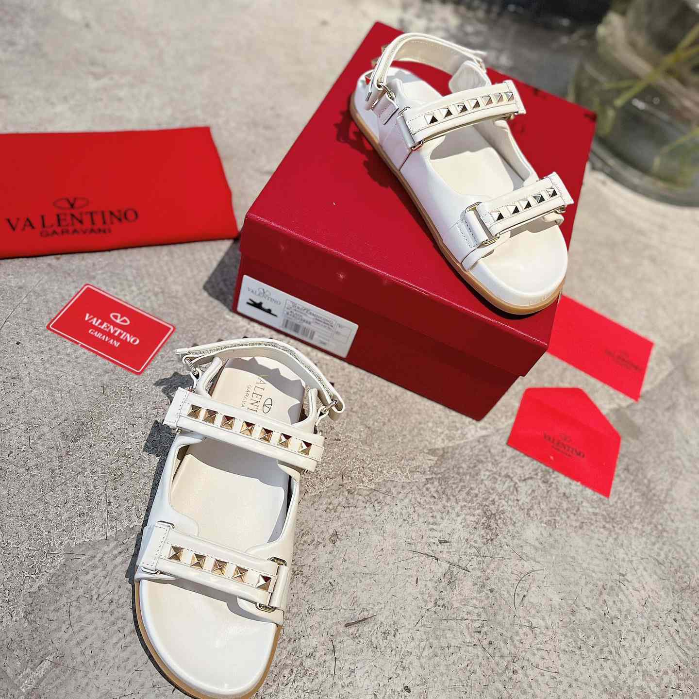 Flache Sandale „Rockstud“ von Valenti Garavani aus Nappaleder - EUR FASHION