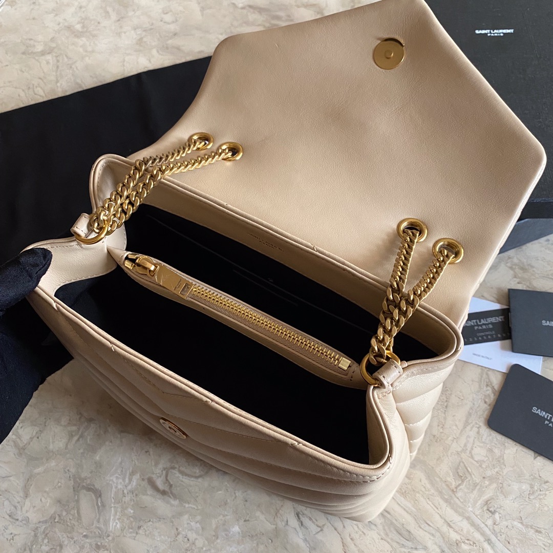 Saint Laurent Loulou Kleine Kettentasche aus gestepptem „Y“-Leder (25 cm) - EUR FASHION