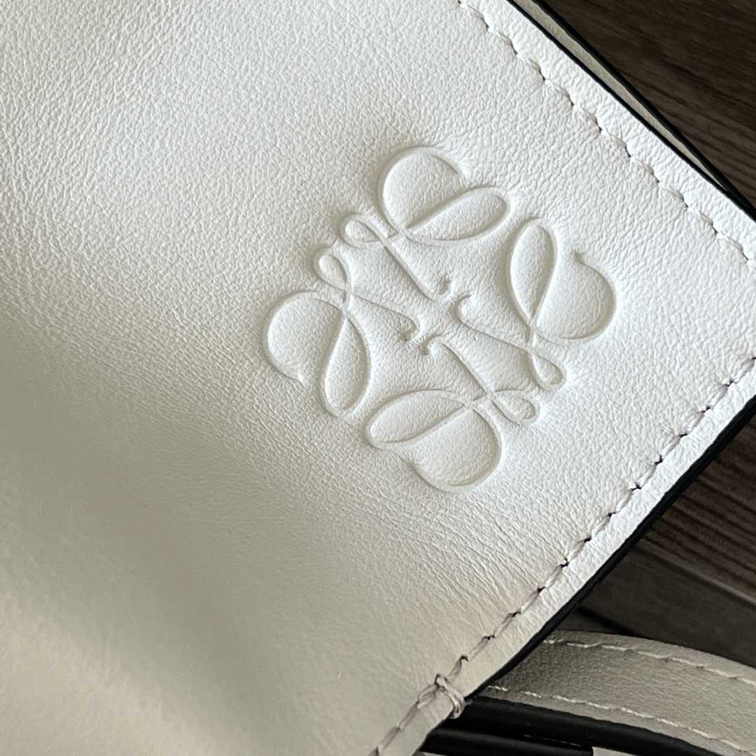 Loewe Flamenco Clutch aus Nappa-Kalbsleder - EUR FASHION