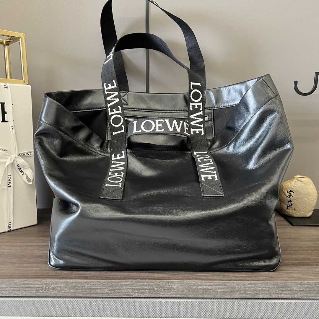 Loewe Fold Shopper aus Papierkalbsleder - EUR FASHION