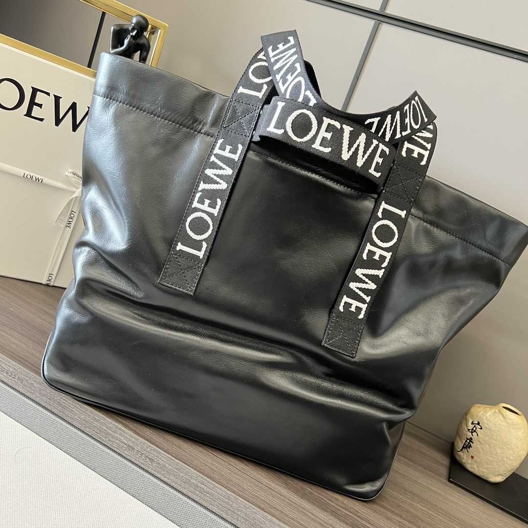 Loewe Fold Shopper aus Papierkalbsleder - EUR FASHION