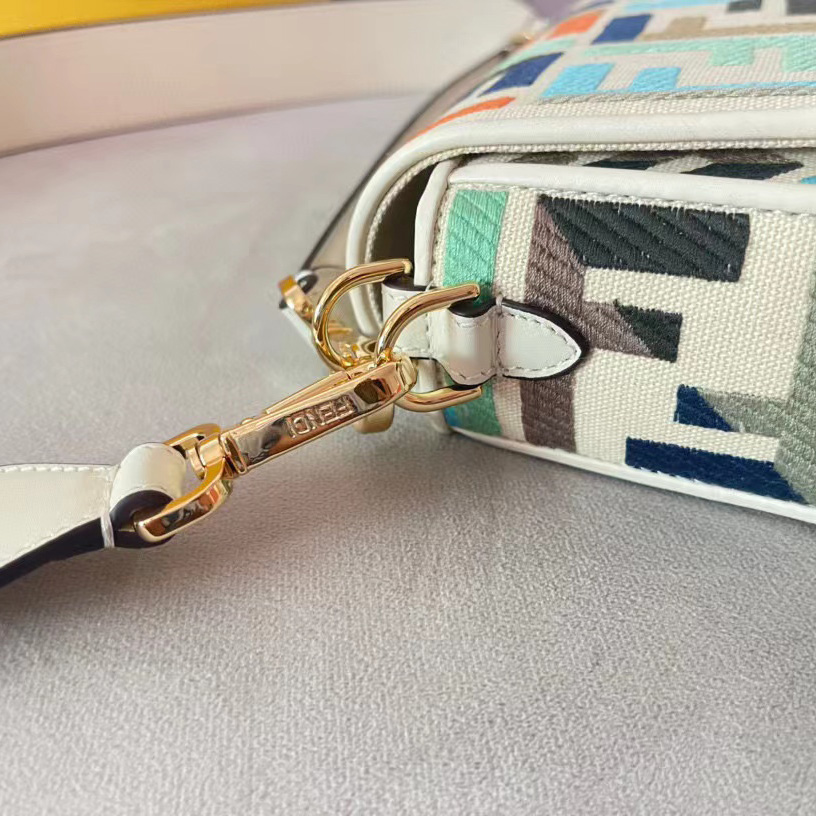 Fendi Baguette Mehrfarbige Canvas-Tasche mit FF-Stickerei - EUR FASHION