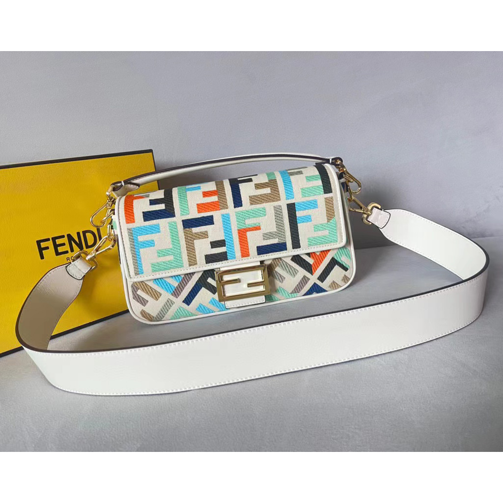 Fendi Baguette Mehrfarbige Canvas-Tasche mit FF-Stickerei - EUR FASHION