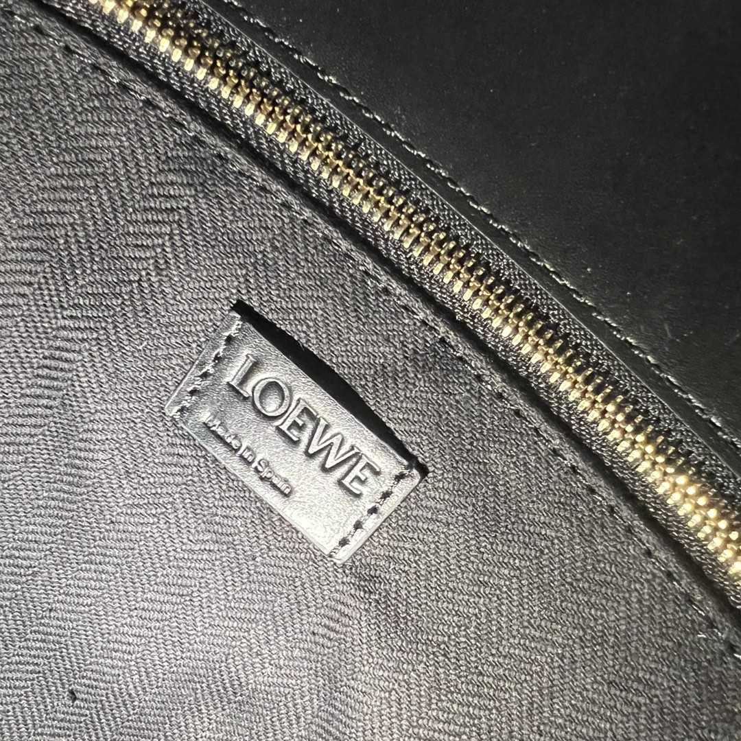 Loewe Standard A4 Tragetasche aus glattem Kalbsleder - EUR FASHION
