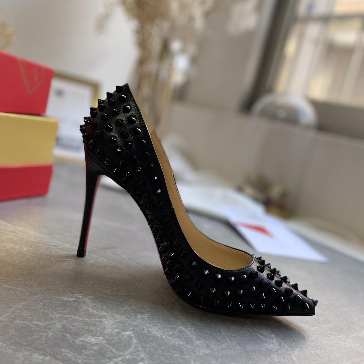 Christian Louboutin Pigalle Spikes-Pumps aus schwarzem Lackleder, 85 mm - EUR FASHION