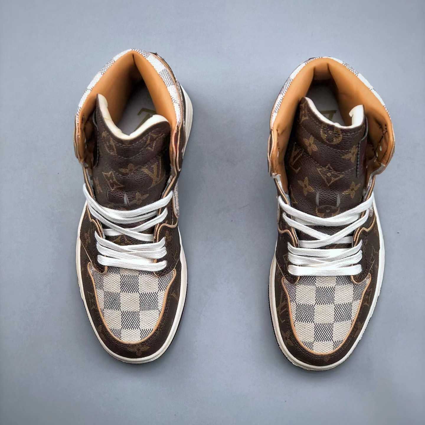 Louis Vuitton x Nike Air Jordan 1 Low OG Custom „Damier Azur/Braun/LV Monogram“ Sneakers - EUR FASHION