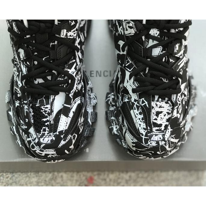 Balenciaga Track Graffiti-Sneaker in Schwarz - EUR FASHION