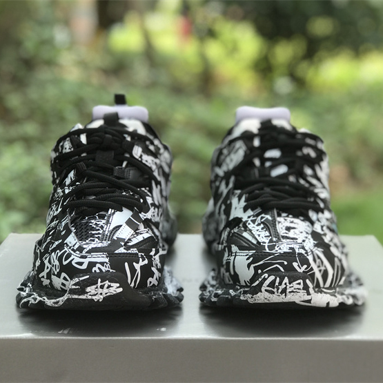 Balenciaga Track Graffiti-Sneaker in Schwarz - EUR FASHION