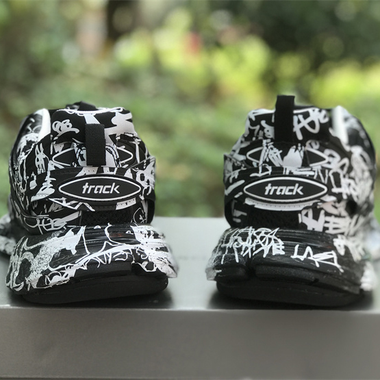 Balenciaga Track Graffiti-Sneaker in Schwarz - EUR FASHION