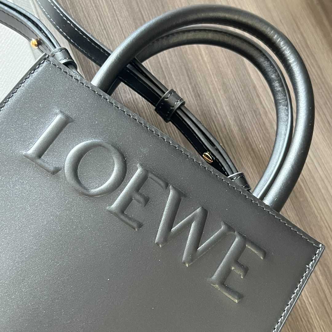 Loewe Standard A5 Tragetasche aus glattem Kalbsleder - EUR FASHION