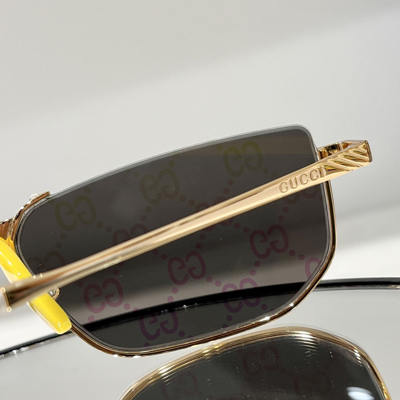 Gucci Sonnenbrille mit rechteckigem Rahmen und goldfarbenem Spiegel GG0627S - EUR FASHION