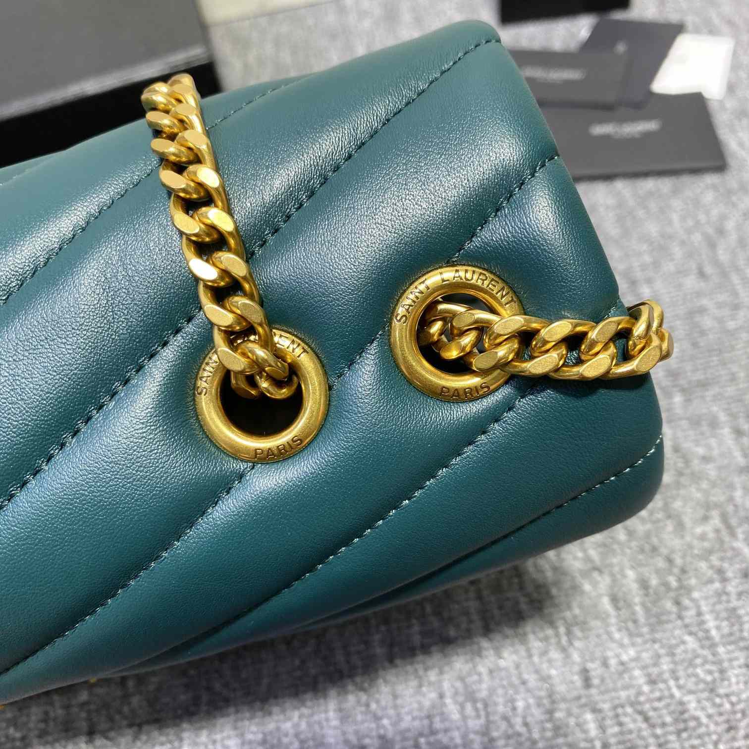 Saint Laurent Loulou mittelgroße Umhängetasche mit Kette - EUR FASHION