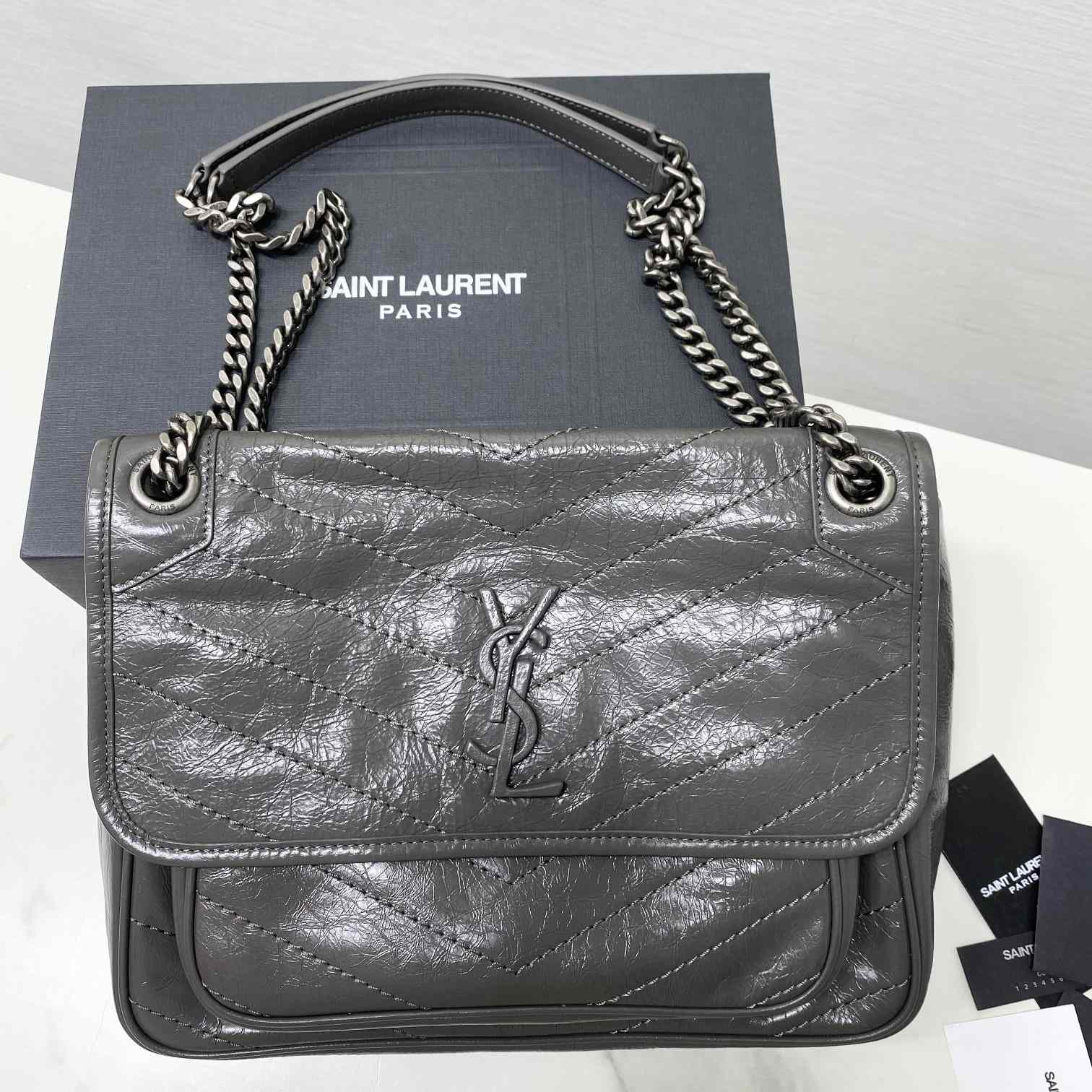 Saint Laurent Niki Mittelgroße Kettentasche aus zerknittertem Vintage-Leder - EUR FASHION