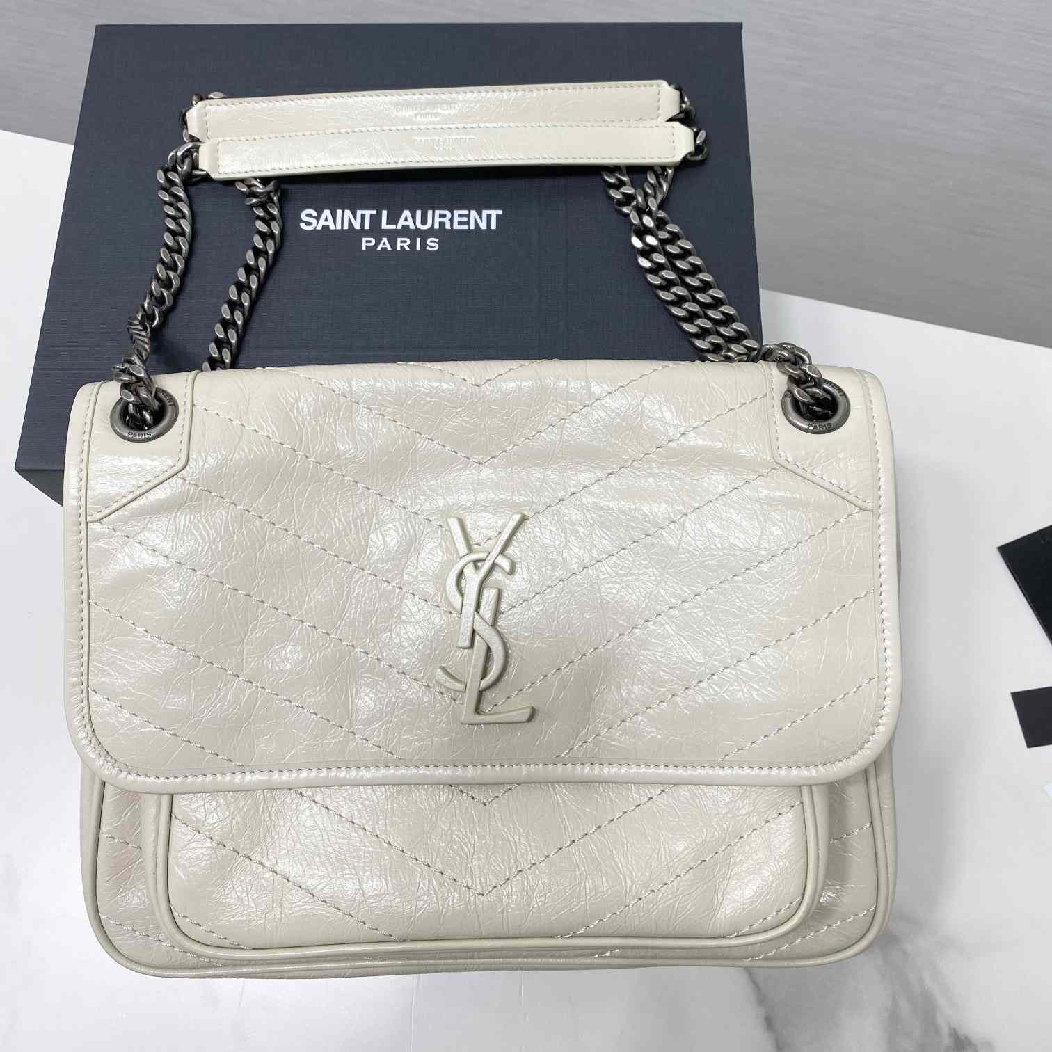 Saint Laurent Niki Mittelgroße Kettentasche aus zerknittertem Vintage-Leder - EUR FASHION