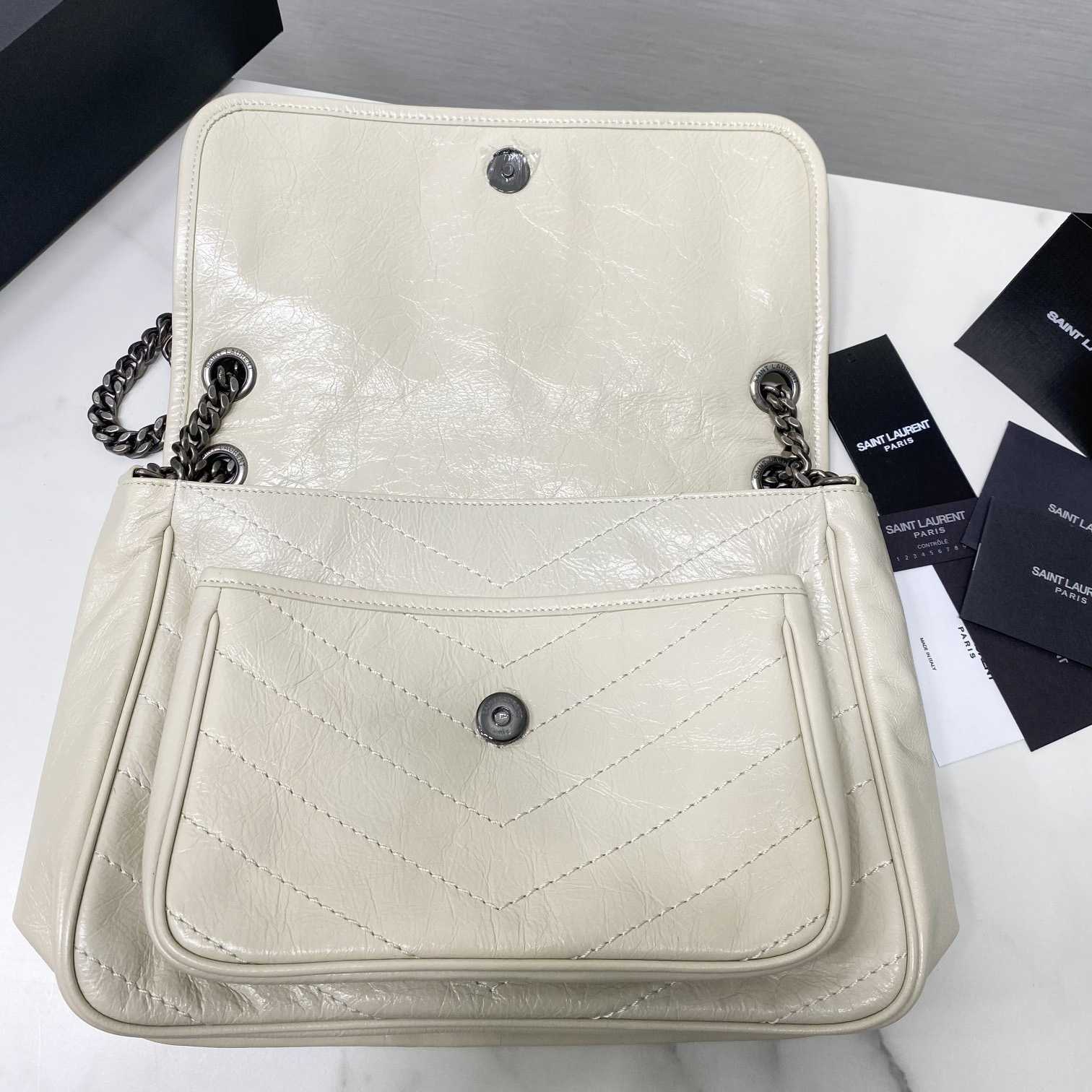 Saint Laurent Niki Mittelgroße Kettentasche aus zerknittertem Vintage-Leder - EUR FASHION