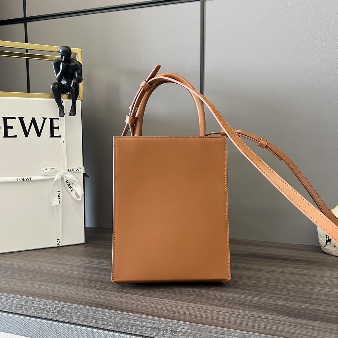 Loewe Standard A5 Tragetasche aus glattem Kalbsleder - EUR FASHION