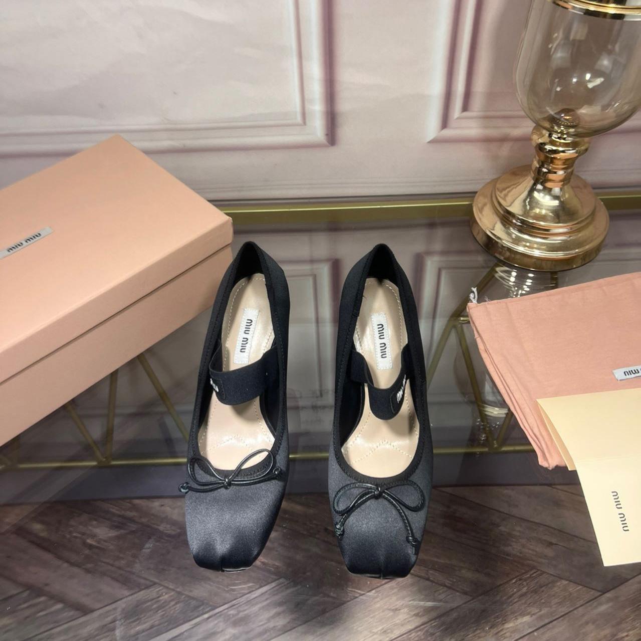 Miu Miu Satin-Pumps - EUR FASHION