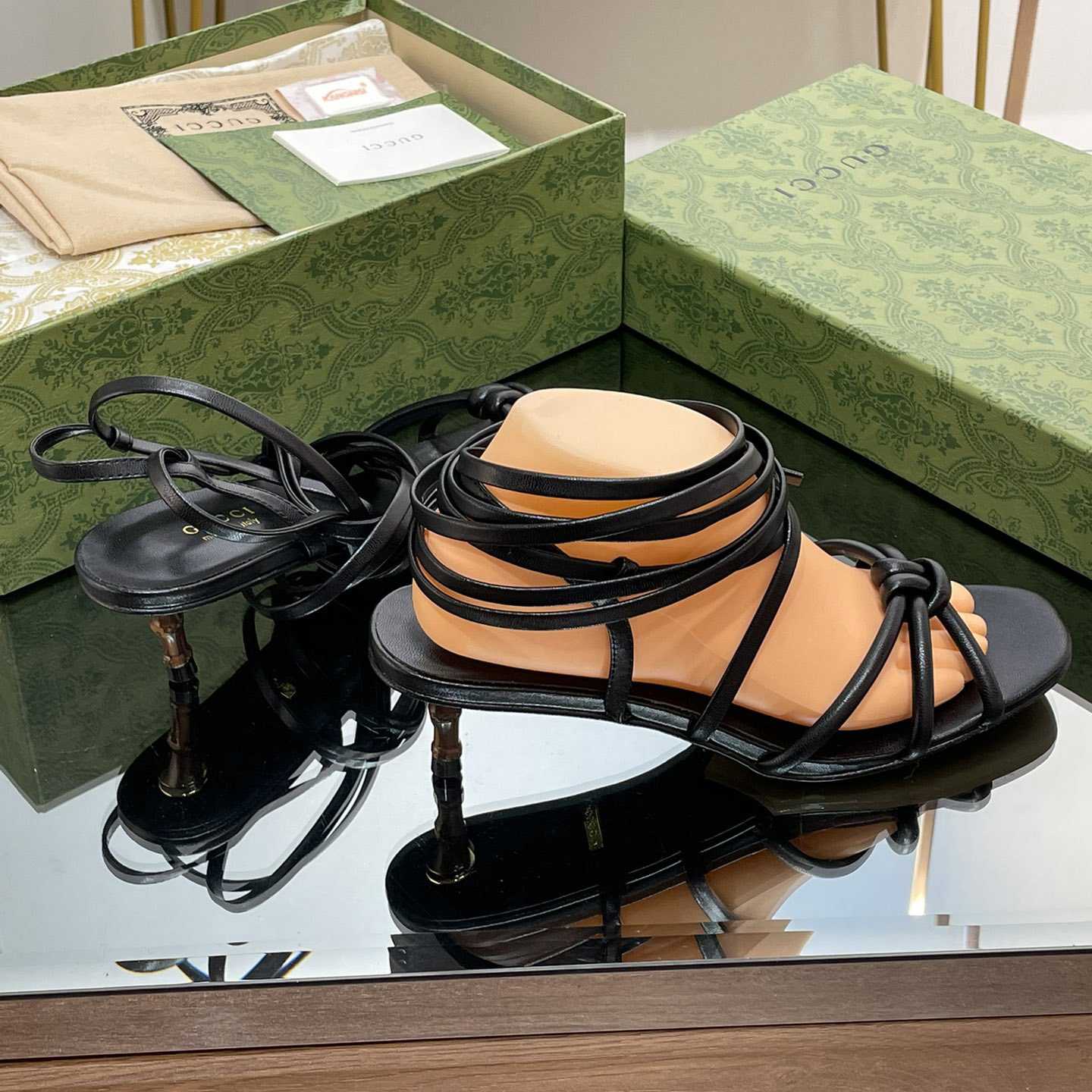 Gucci Damen-Riemchensandale mit Bambus - EUR FASHION