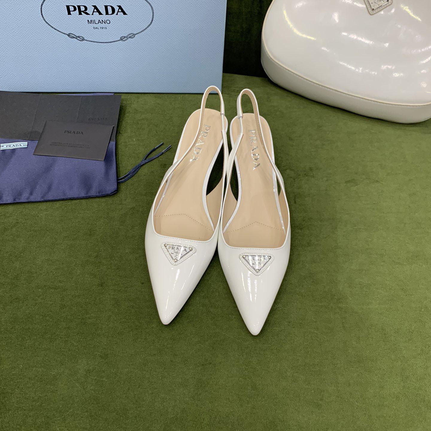 Prada Slingback-Pumps aus Lackleder - EUR FASHION