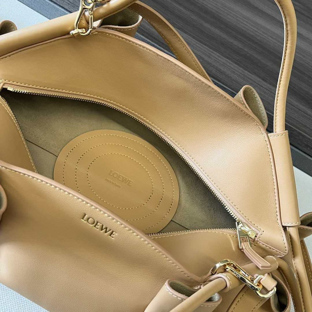Loewe Paseo Tasche aus glänzendem Nappa-Kalbsleder - EUR FASHION