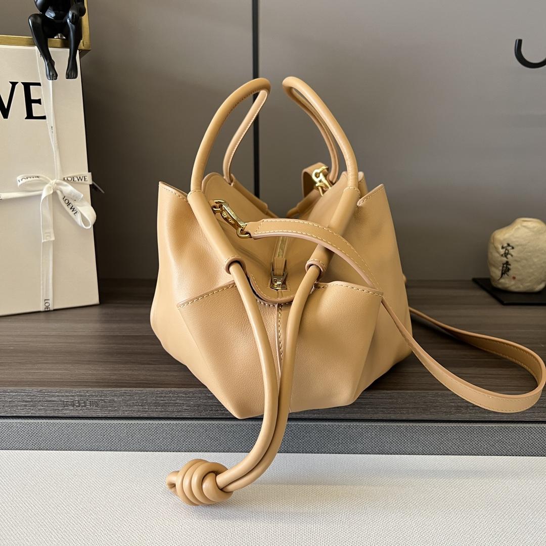 Loewe Paseo Tasche aus glänzendem Nappa-Kalbsleder - EUR FASHION