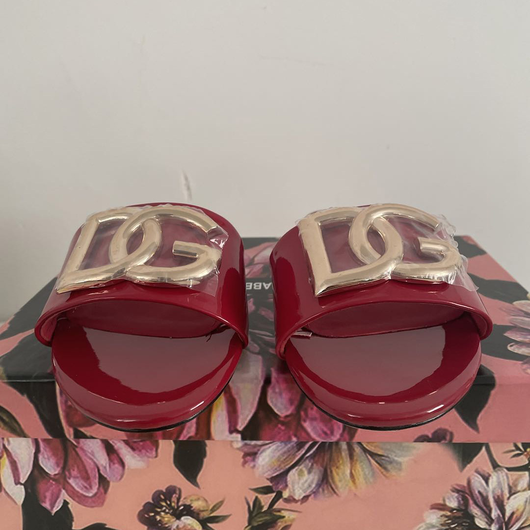 Dolce & Gabbana Slider aus poliertem Kalbsleder mit DG-Logo - EUR FASHION