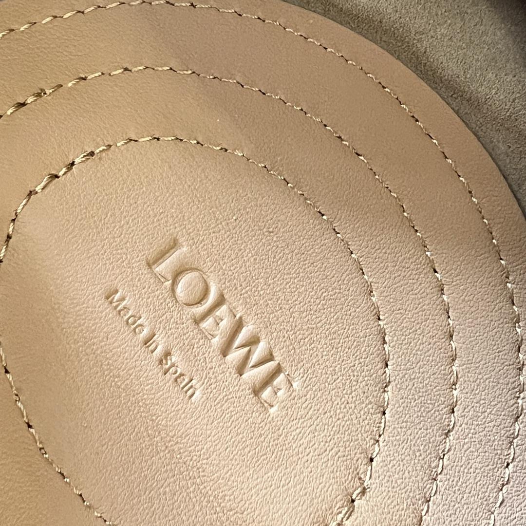 Loewe Kleine Paseo-Tasche aus glänzendem Nappa-Kalbsleder - EUR FASHION
