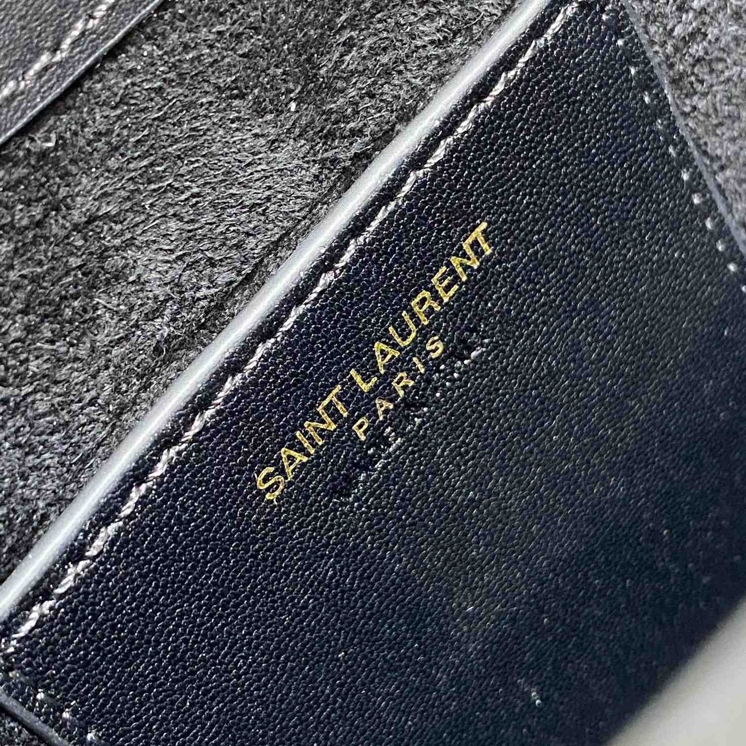 Saint Laurent Le 5 À 7 Mini Vertical aus glänzendem Leder - EUR FASHION