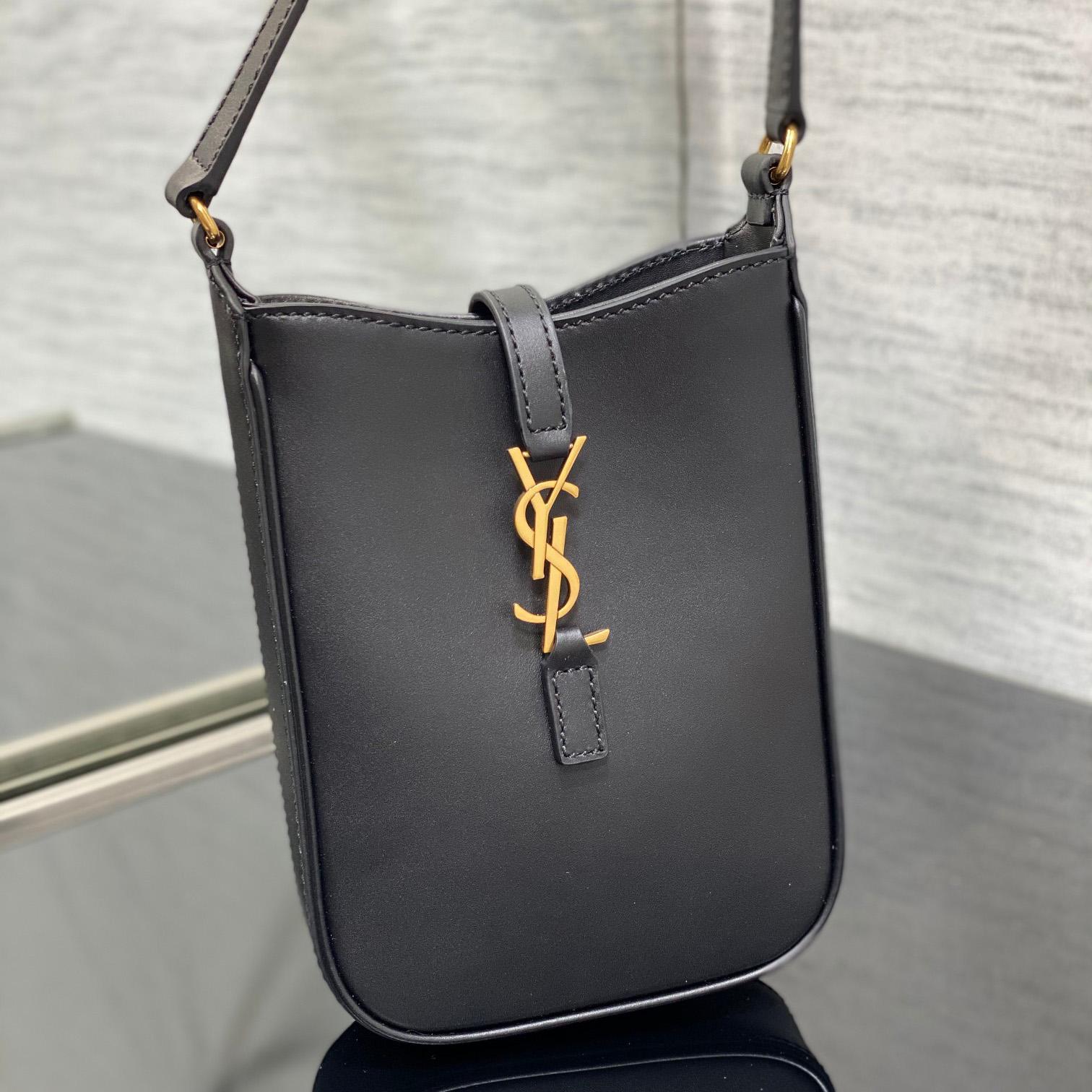 Saint Laurent Le 5 À 7 Mini Vertical aus glänzendem Leder - EUR FASHION