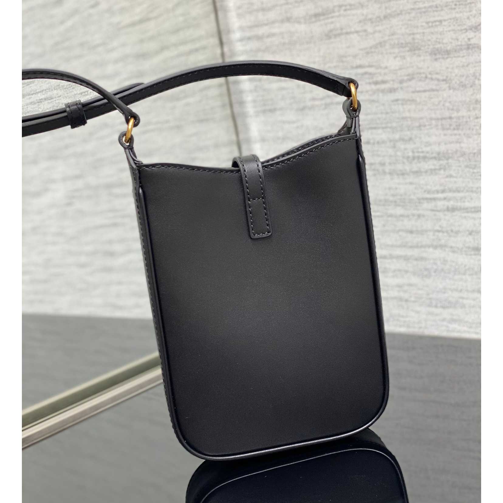 Saint Laurent Le 5 À 7 Mini Vertical aus glänzendem Leder - EUR FASHION