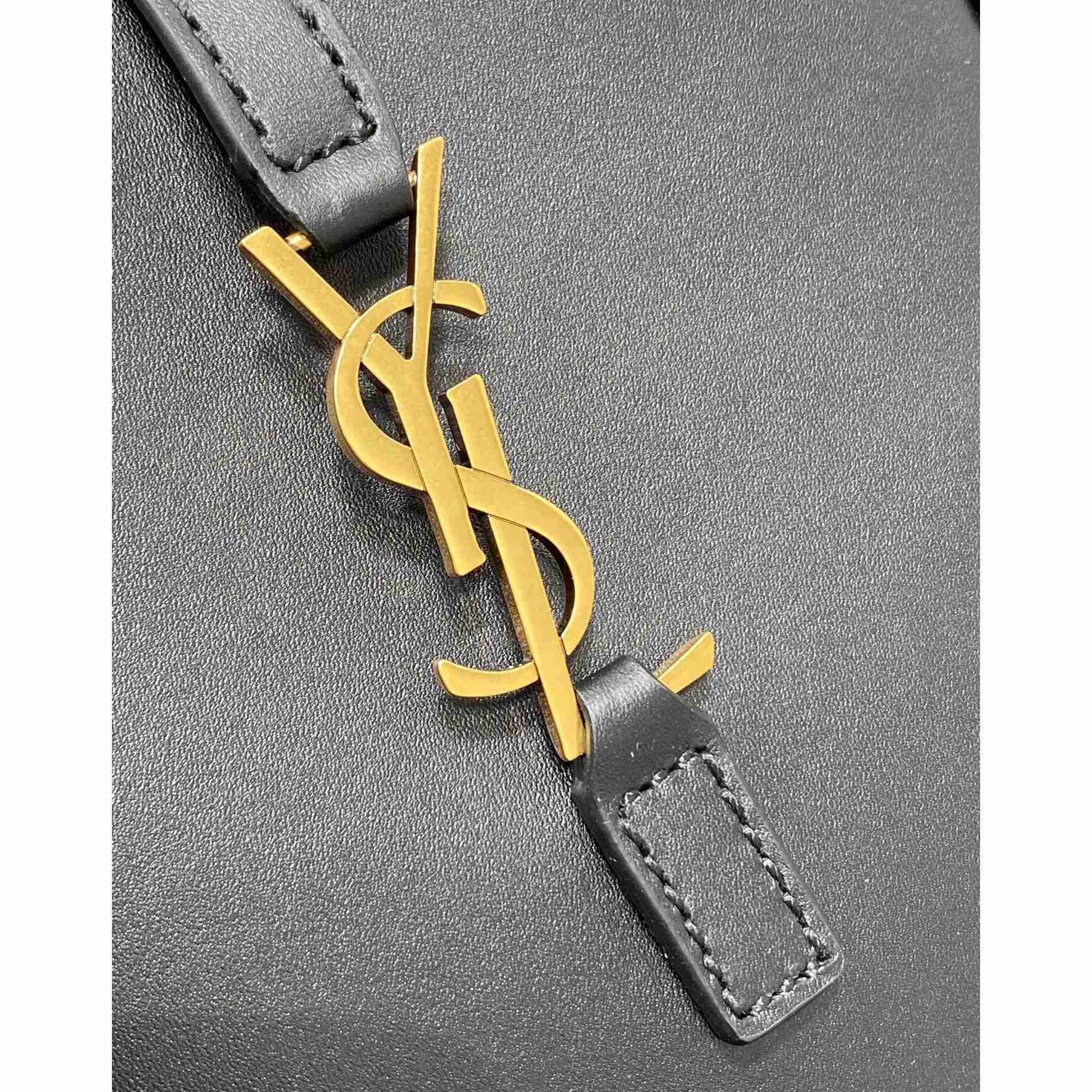 Saint Laurent Le 5 À 7 Mini Vertical aus glänzendem Leder - EUR FASHION