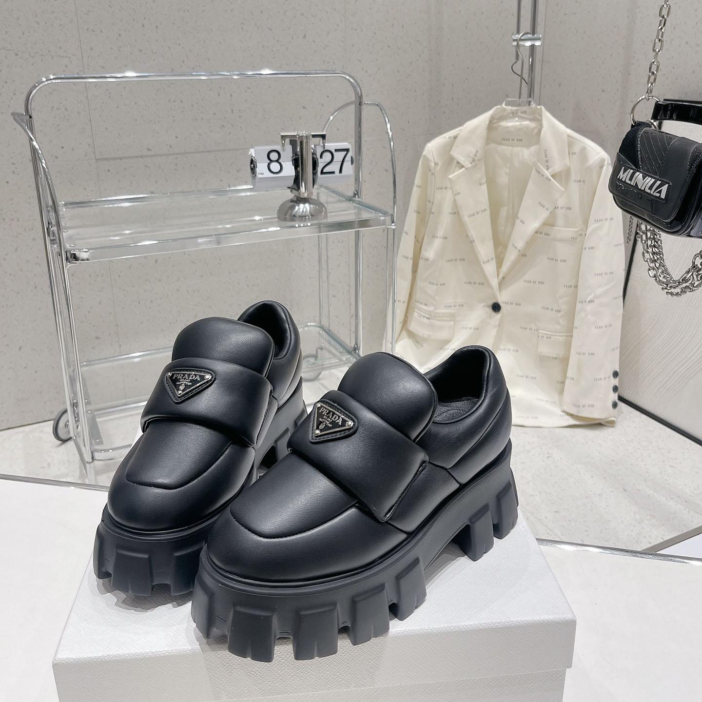 Weich gepolsterte Prada-Loafer aus Nappaleder - EUR FASHION