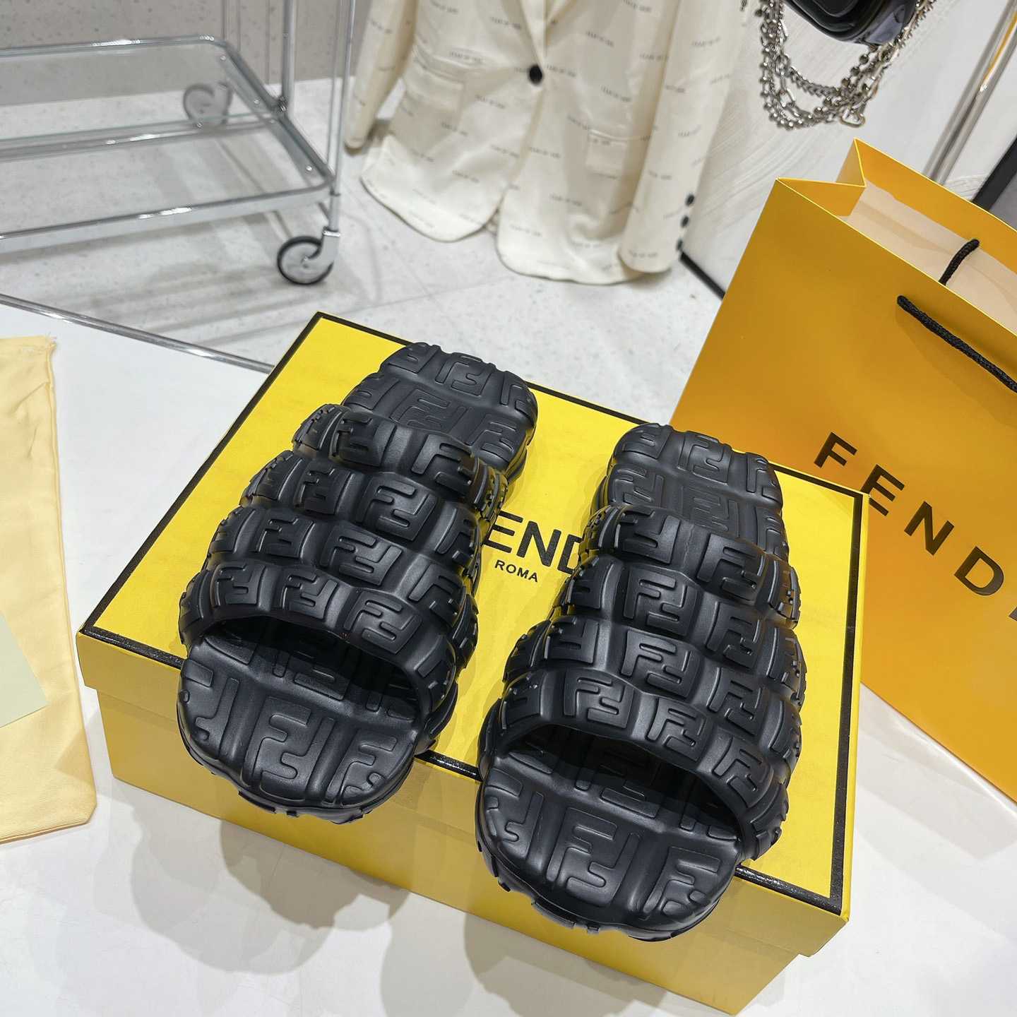 Fendi Cloud Slides Orange Gummi-Slides - EUR FASHION